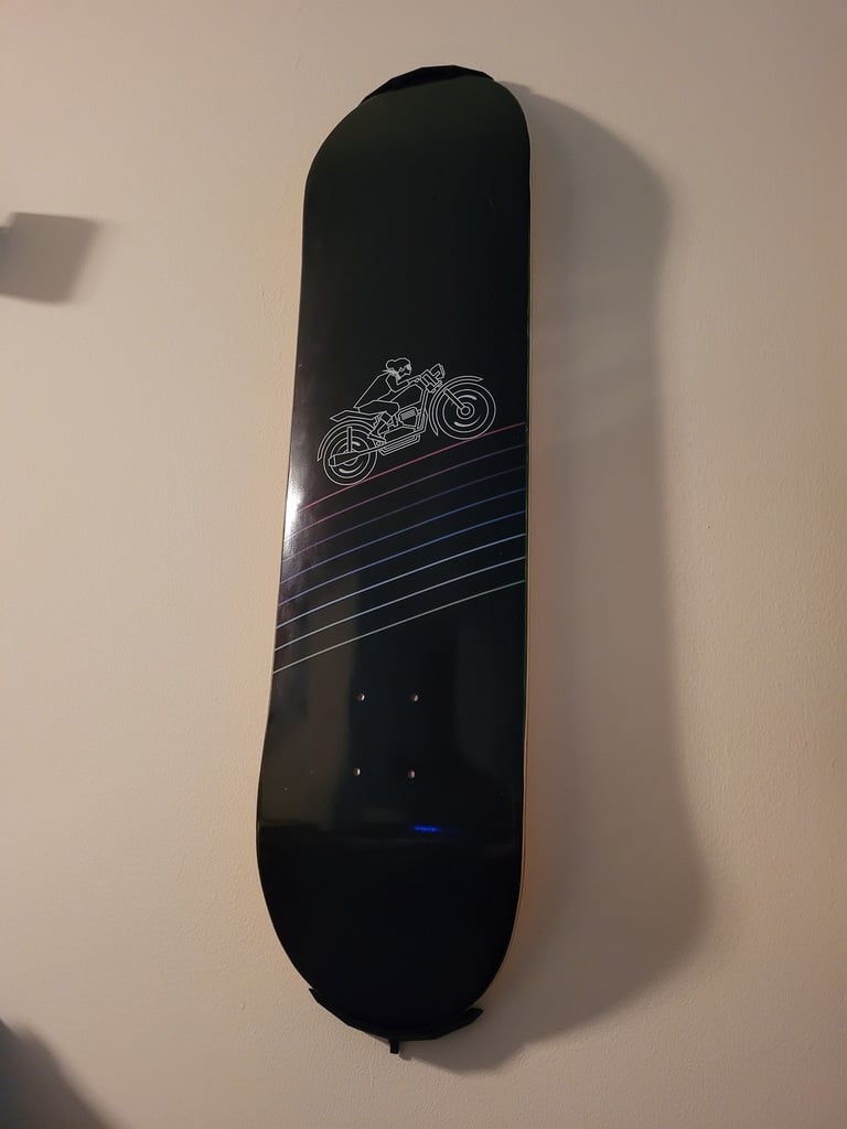 Skateboard Deck Montáž na stěnu bez šroubů