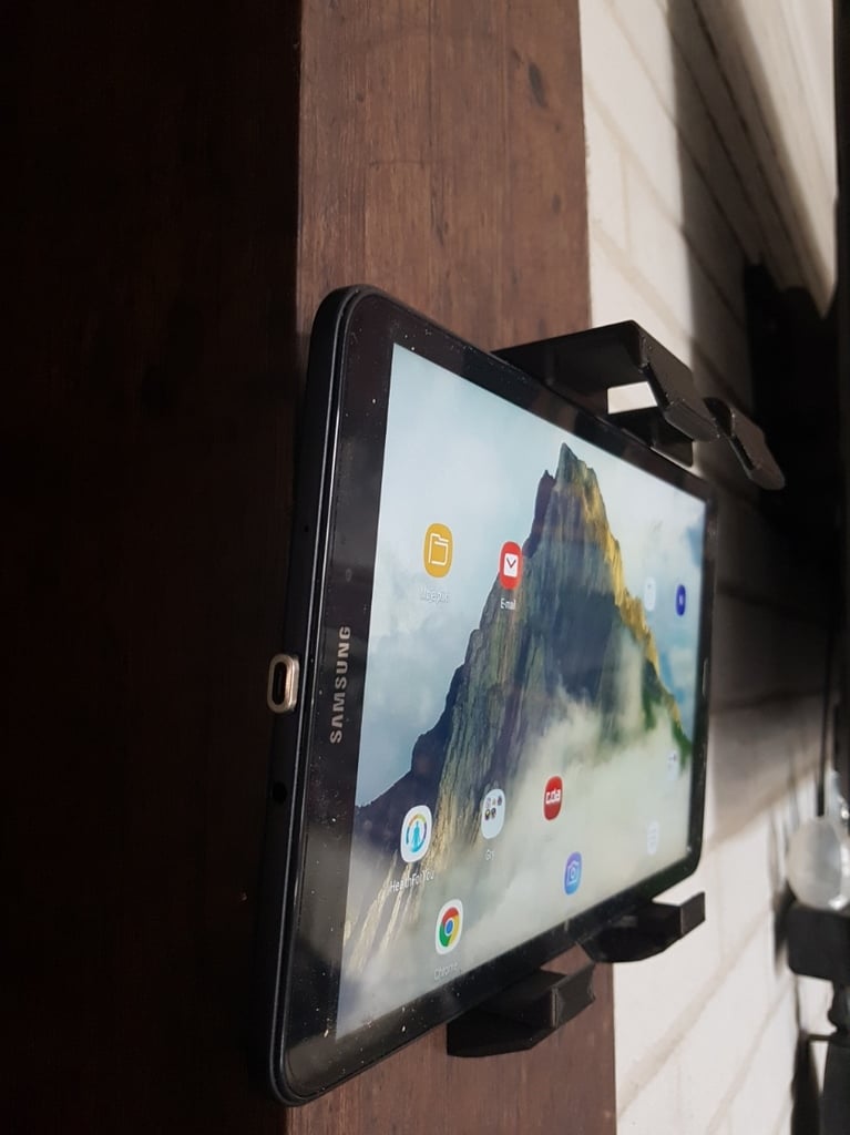 Držák na stěnu pro tablet - držák Galaxy Tab A (2016).