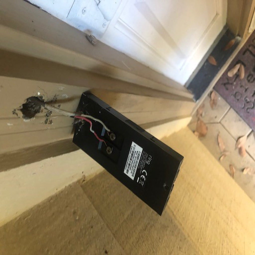 Ring Doorbell Pro montážní držák pro Door Surround