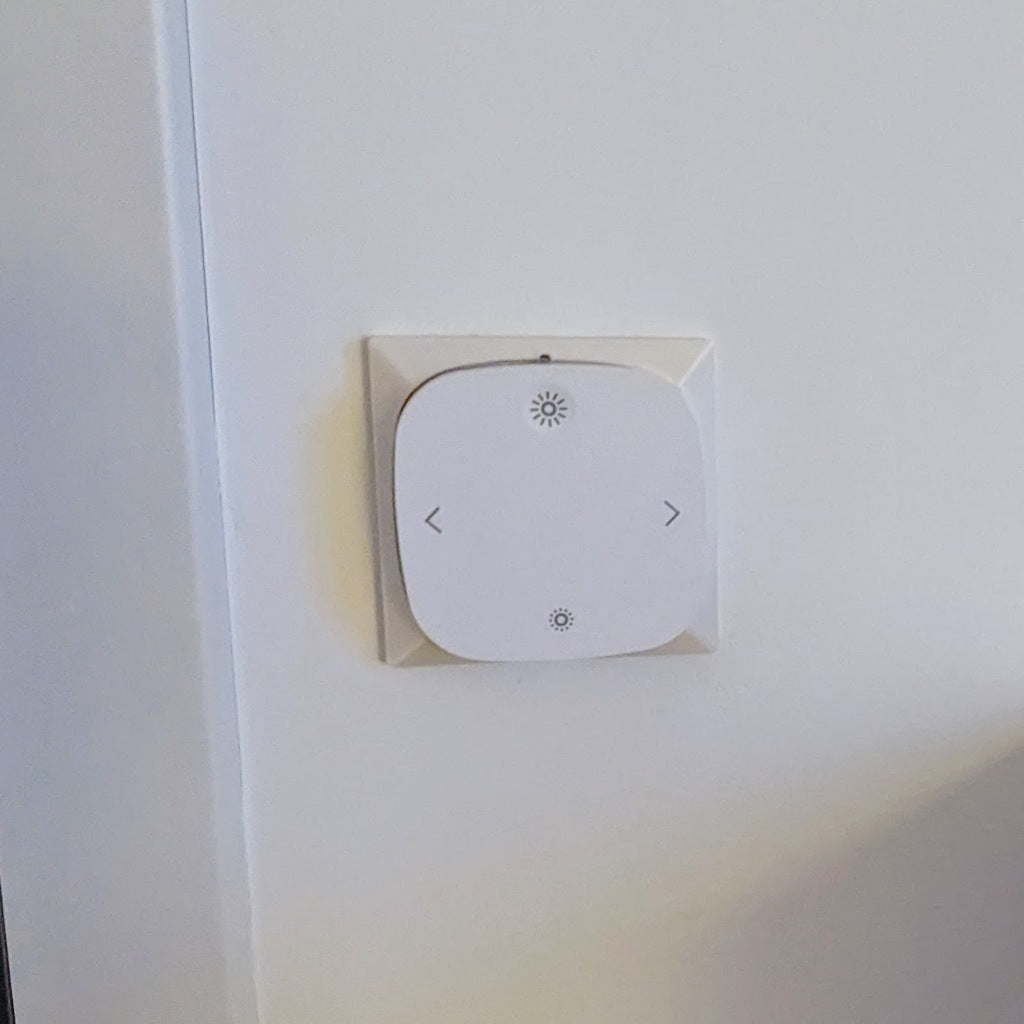 Montáž na stěnu dálkového ovladače pro inteligentní domácnost IKEA STYRBAR