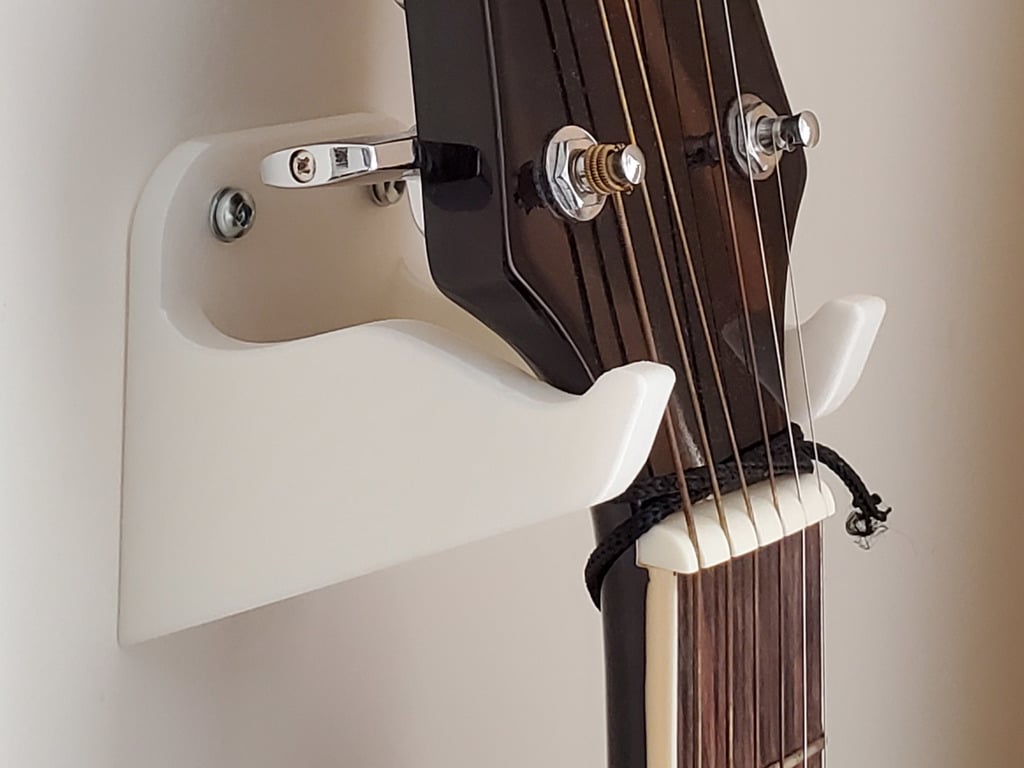 Pevnější nástěnný držák na kytaru s originálními otvory