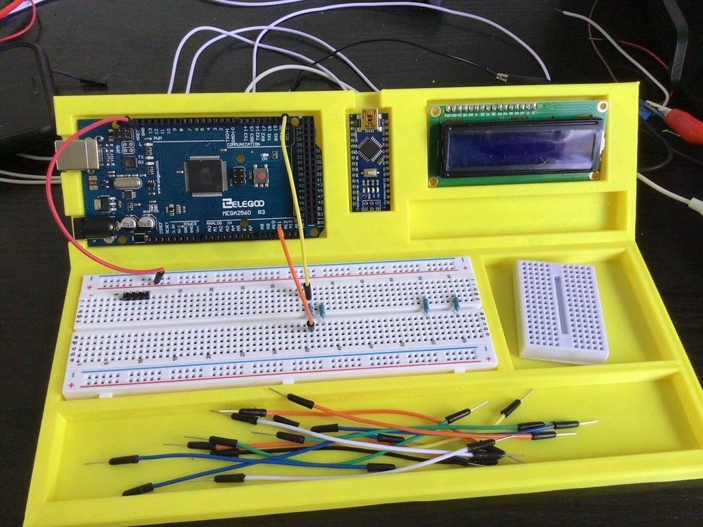 Mikrokontrolér Arduino a stojan na Breadboard