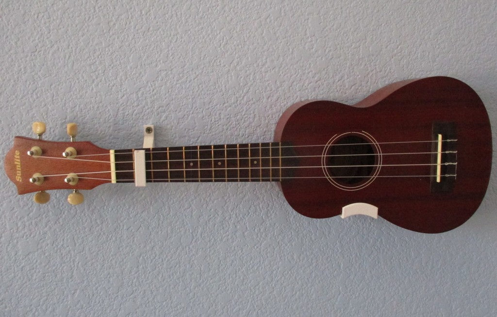 SIDEWAYS Nástěnný věšák/držák na ukulele