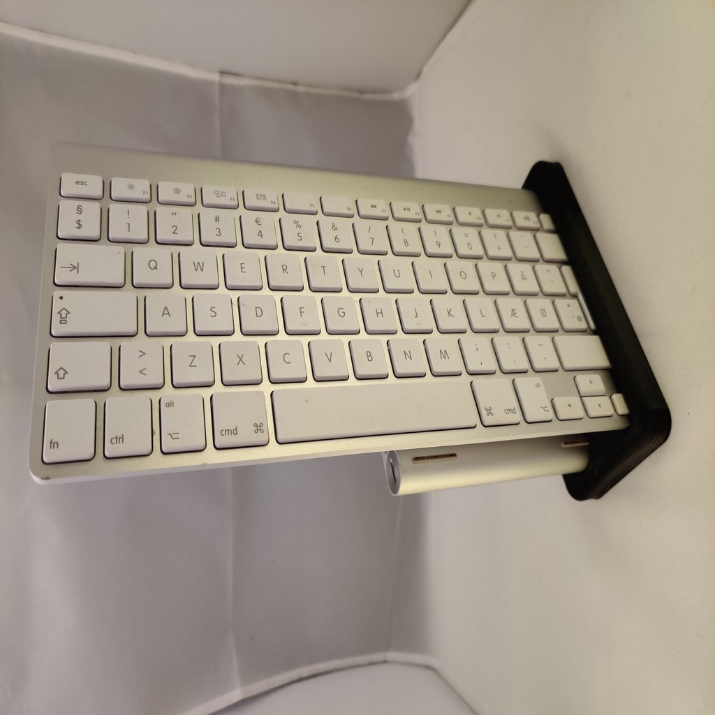 Stojan na trackpad a klávesnici Apple