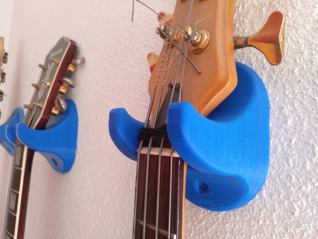 Nástěnná montáž na kytaru a baskytaru