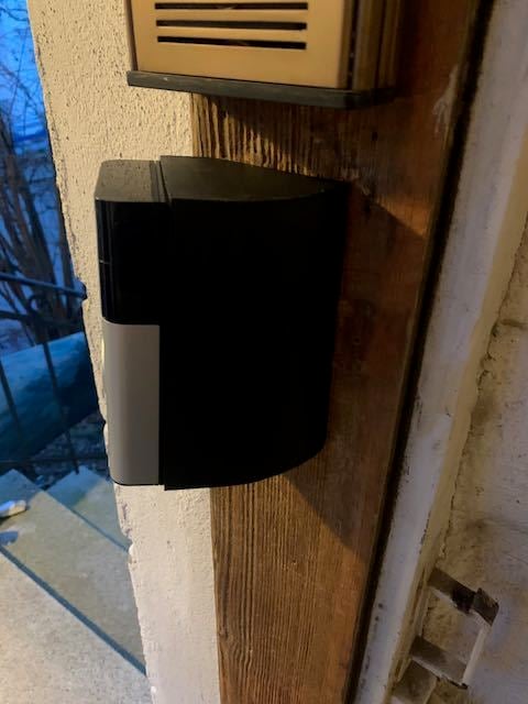 Ring Doorbell 2. generace montážní podpěry s úhlem 45° a 5° nastavením nahoru
