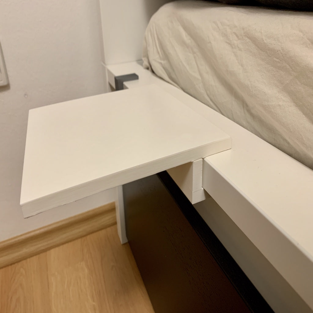 Noční stolek IKEA MALM pro mobilní telefony a další
