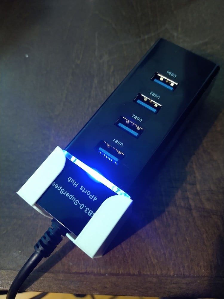 Montáž na stěnu pro USB hub