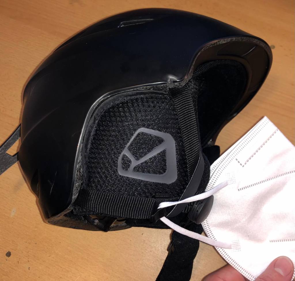 Klip na lyžařskou helmu pro masku Covid s dokonalým úhlem