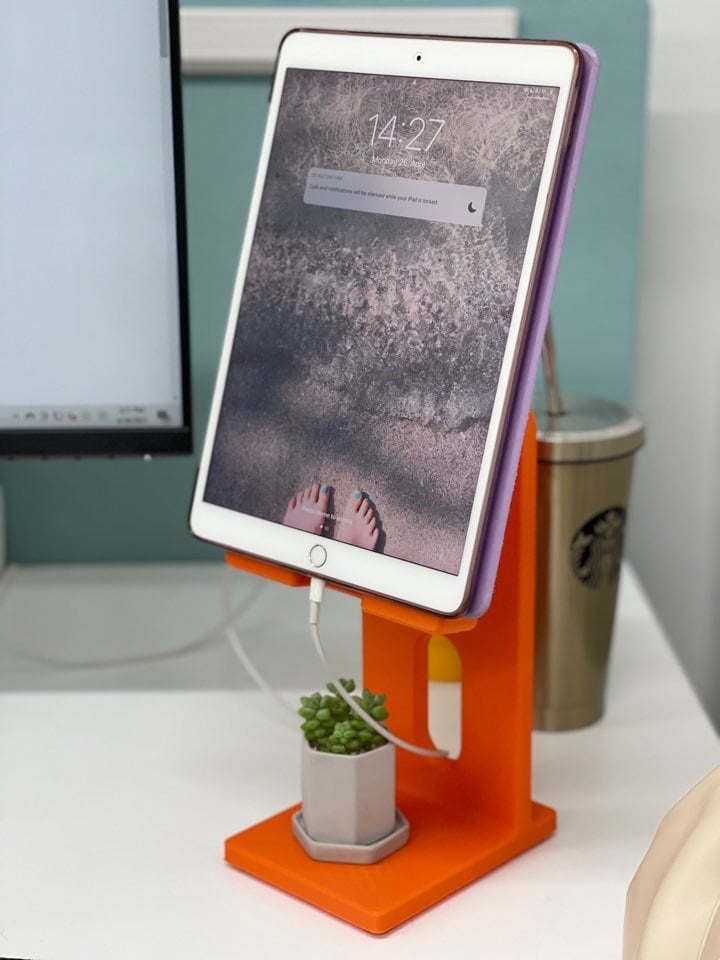 Držák na tablet inspirovaný stojánkem Apple