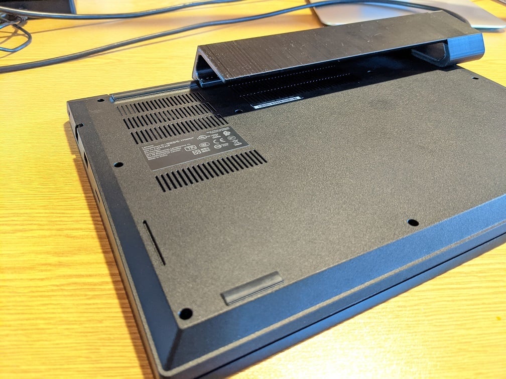 Lenovo Thinkpad E495 (E490) lze použít s dokem DELL WD15