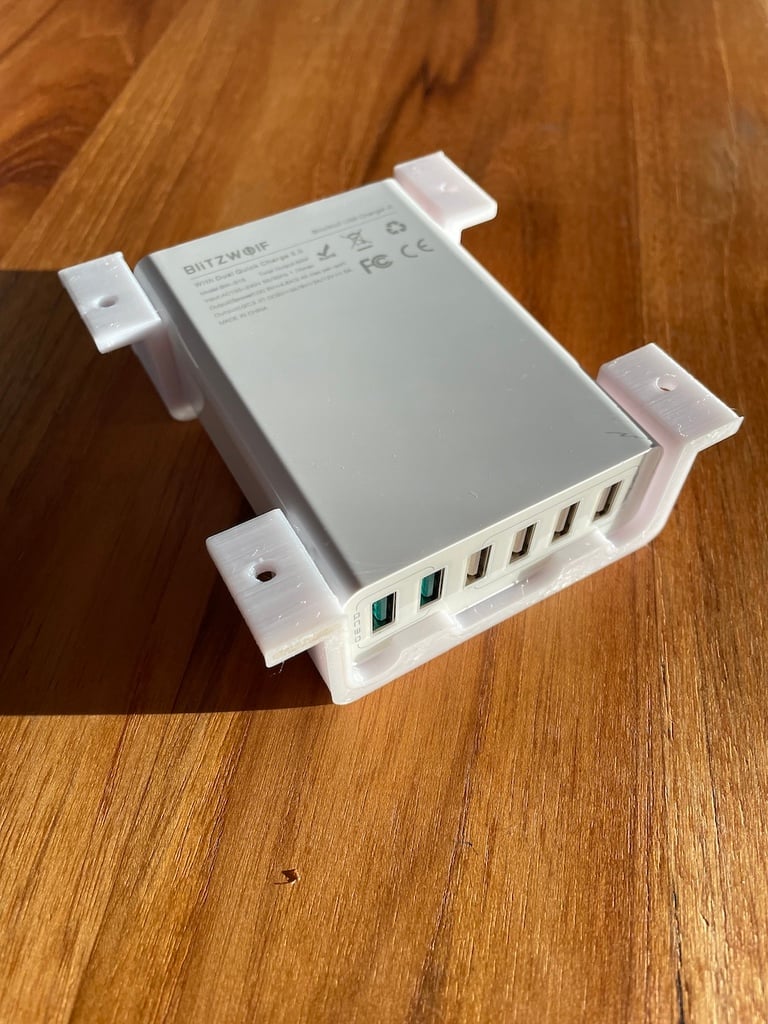 USB nabíječka BlitzWolf pro montáž pod stůl