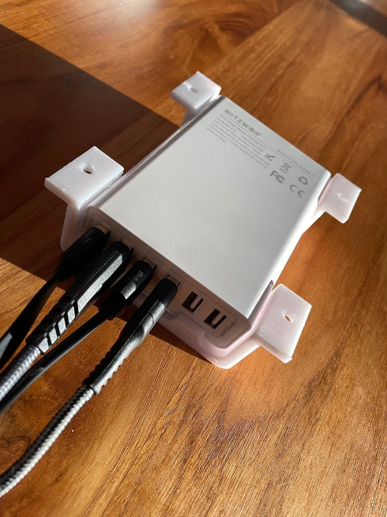 USB nabíječka BlitzWolf pro montáž pod stůl
