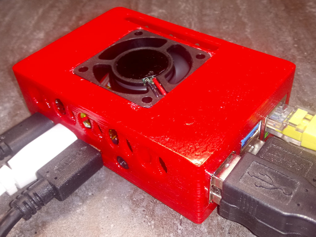 Kryt Raspberry Pi 4 s tlačítkem a ventilátorem