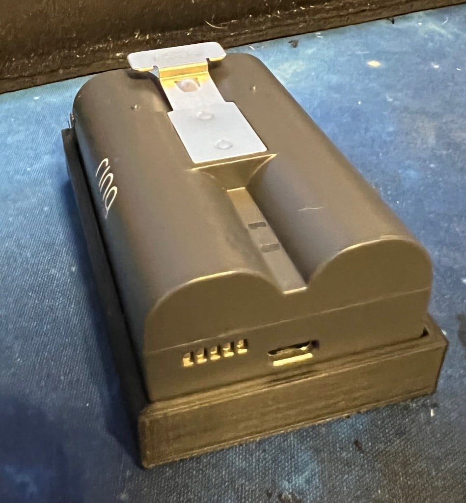 Kryt baterie a úložný box zvonku