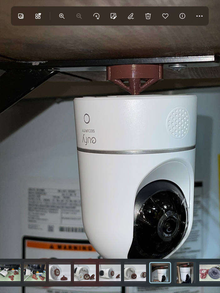 Magnetický držák vnitřní kamery na zavěšený strop pro Eufy, GoPro nebo jiné standardní držáky 1/4&quot; kamery