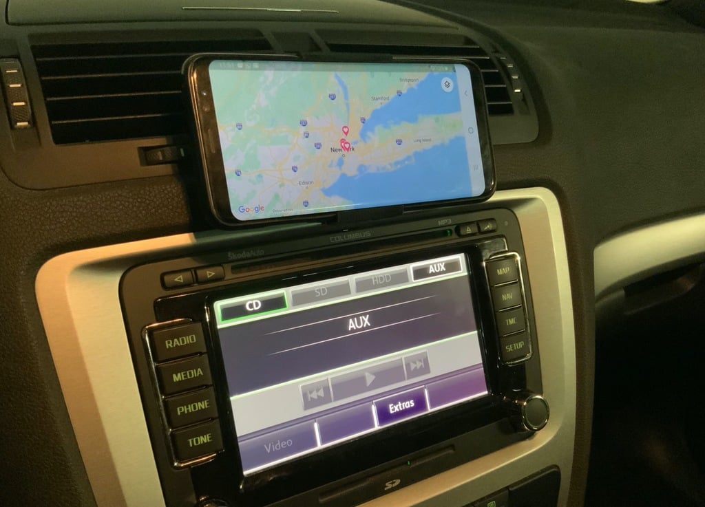Držák na telefon do auta pro ventilační otvory Škoda Octavia