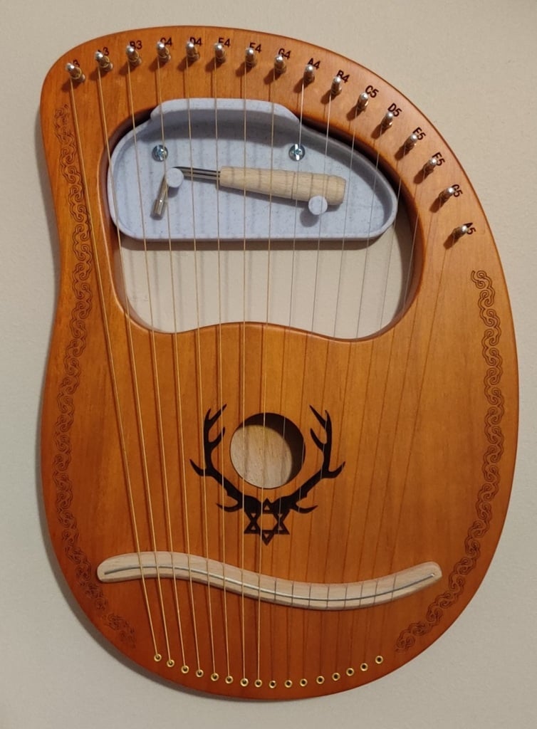 Nástěnný věšák a montáž Lyre Harp