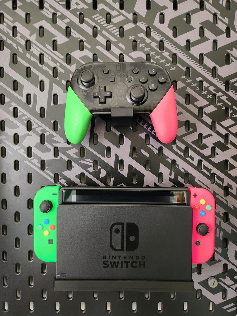 Držák ovladače Nintendo Switch Pro pro Skadis Pegboard