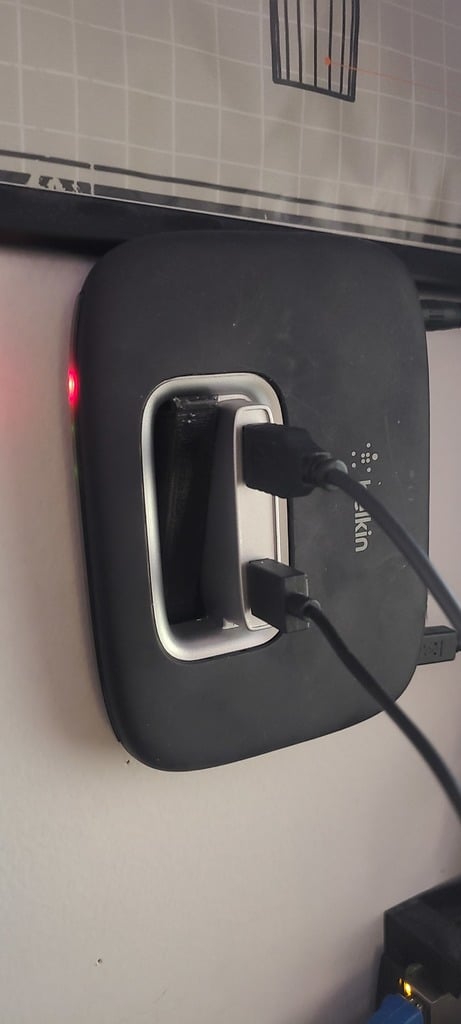 Belkin USB Hub F5U237 držák na stěnu