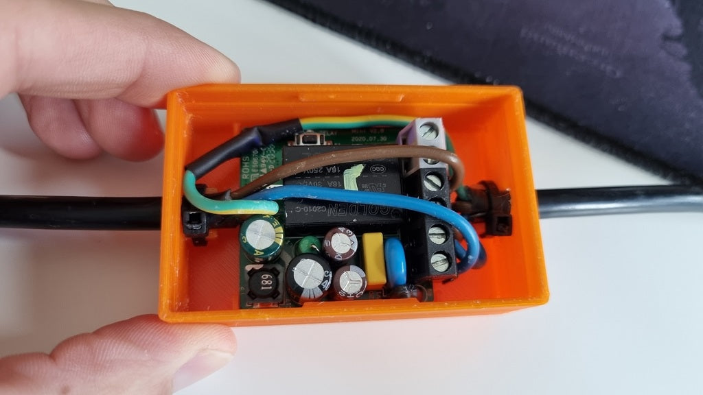 Mini zásuvka Sonoff - malý kufřík bez šroubů