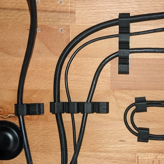Příchytky pro vedení kabelů (různé velikosti)