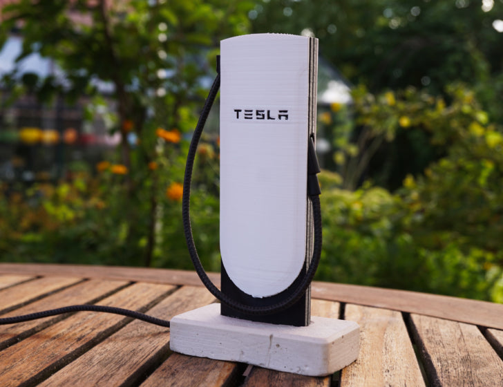 Model nabíječky telefonu Tesla V4 Supercharger