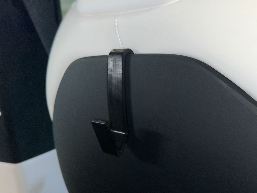 Háček na kabát pro Tesla Model X (aktualizováno)