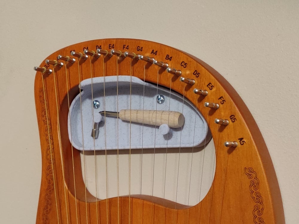 Nástěnný věšák a montáž Lyre Harp