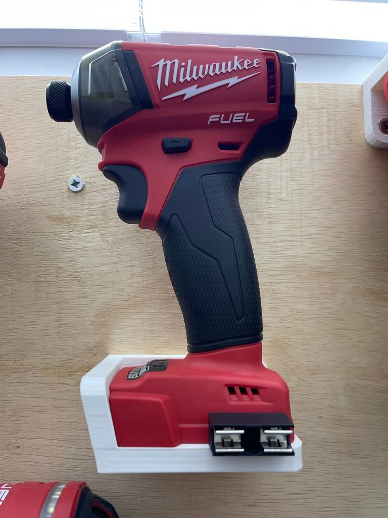 Nástěnný držák pro nářadí Milwaukee M18