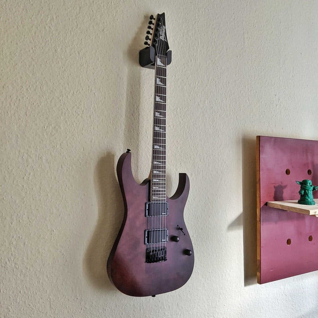 Nástěnný držák na elektrickou kytaru