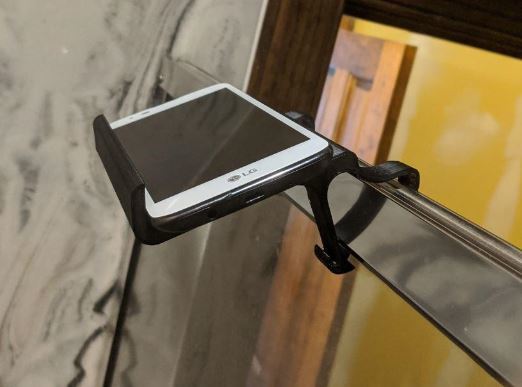 Sprchový závěs na stěnu pro smartphone