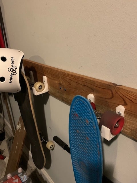 Kolečko pro skateboard Montáž na stěnu do 60 mm