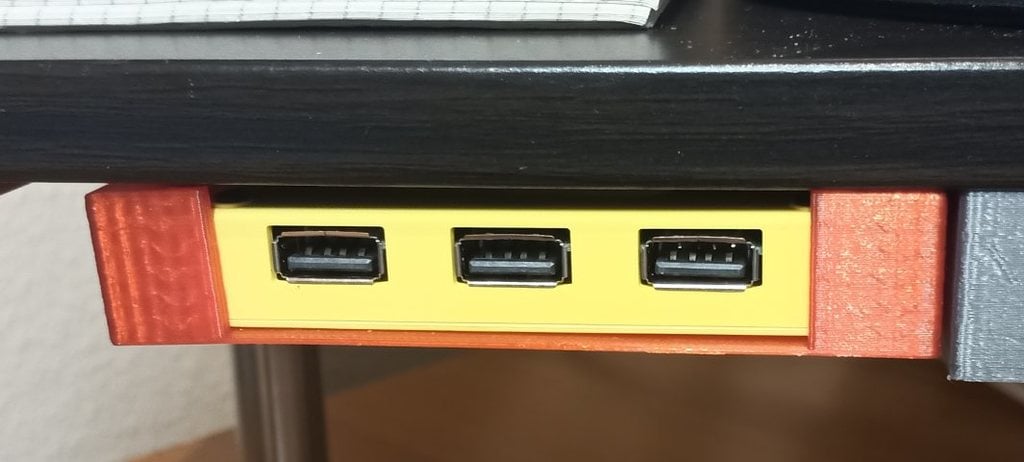 Montáž pod polici pro rozbočovač USB